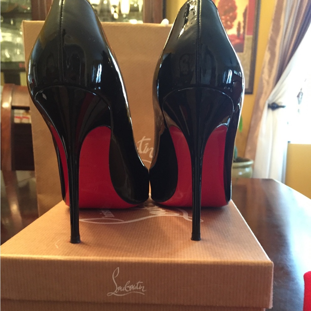 Christian Louboutin, Décolleté 554 Patent size 9US/ 39.5 BLACK NEGOTIABLE - Picture 2 of 6